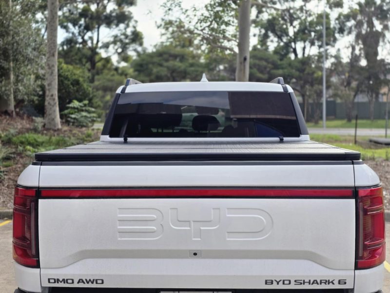 BYD SHARK 6 LOCKABLE METAL TRIFOLD COVER - Image 3