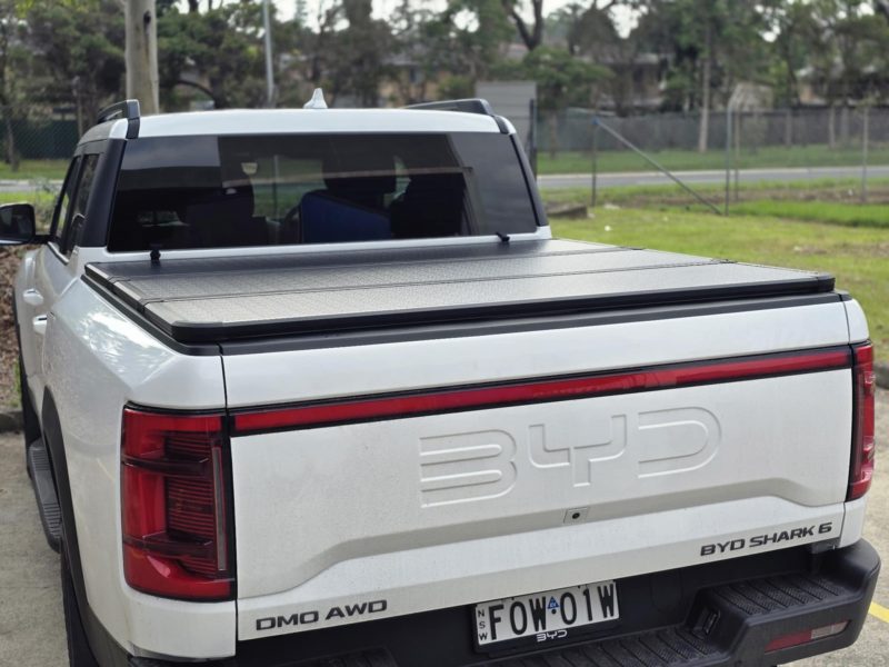 BYD SHARK 6 LOCKABLE METAL TRIFOLD COVER - Image 4
